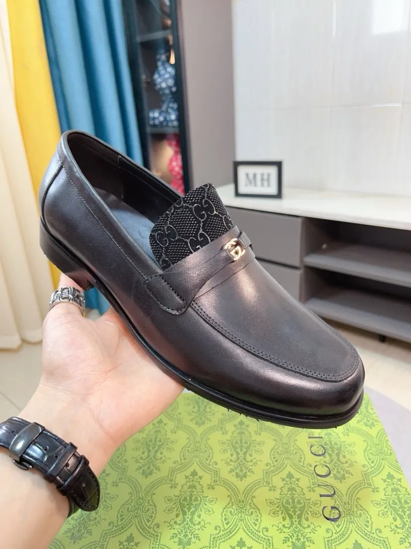 Men's shoes 💰500🌹🌹Niuli [GUCCI Gucci] A new style of formal men's leather shoes is coming~ The original quality upper is made of patent leather imported from Italy, the leather is soft and delicate, comfortable and soft first-layer cowhide lining, rubber wear-resistant outsole, the shoe shape is dignified and domineering, and the luxury charm cannot be concealed! The natural and free nouveau riche leads the trend. Code number: 38-44